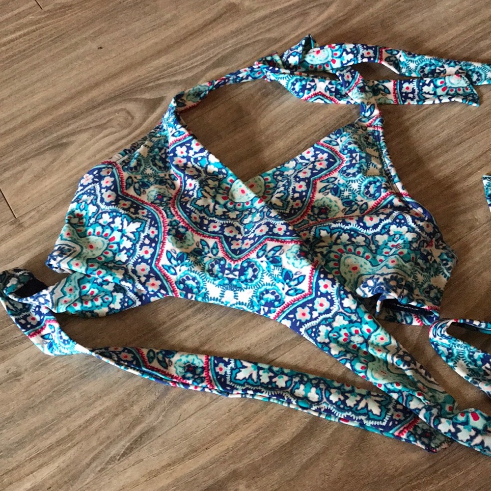 Athleta Bra Cup Wrap Swim Top 34 B/C